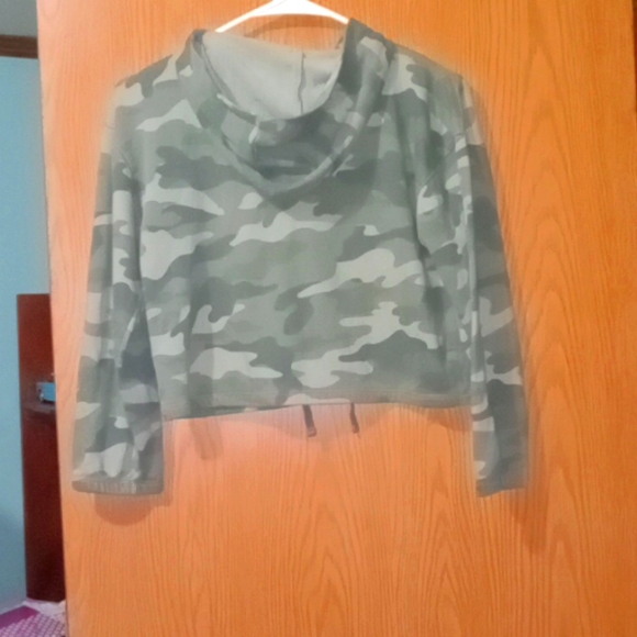 Old Navy cropped Hoodie - Picture 4 of 5